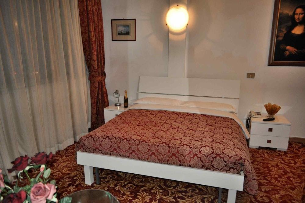 Hotel Giulietta E Romeo กาซาล ปาล็อกโก ภายนอก รูปภาพ