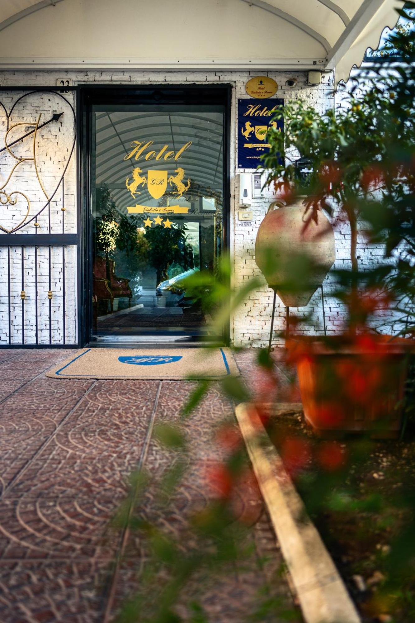 Hotel Giulietta E Romeo กาซาล ปาล็อกโก ภายนอก รูปภาพ