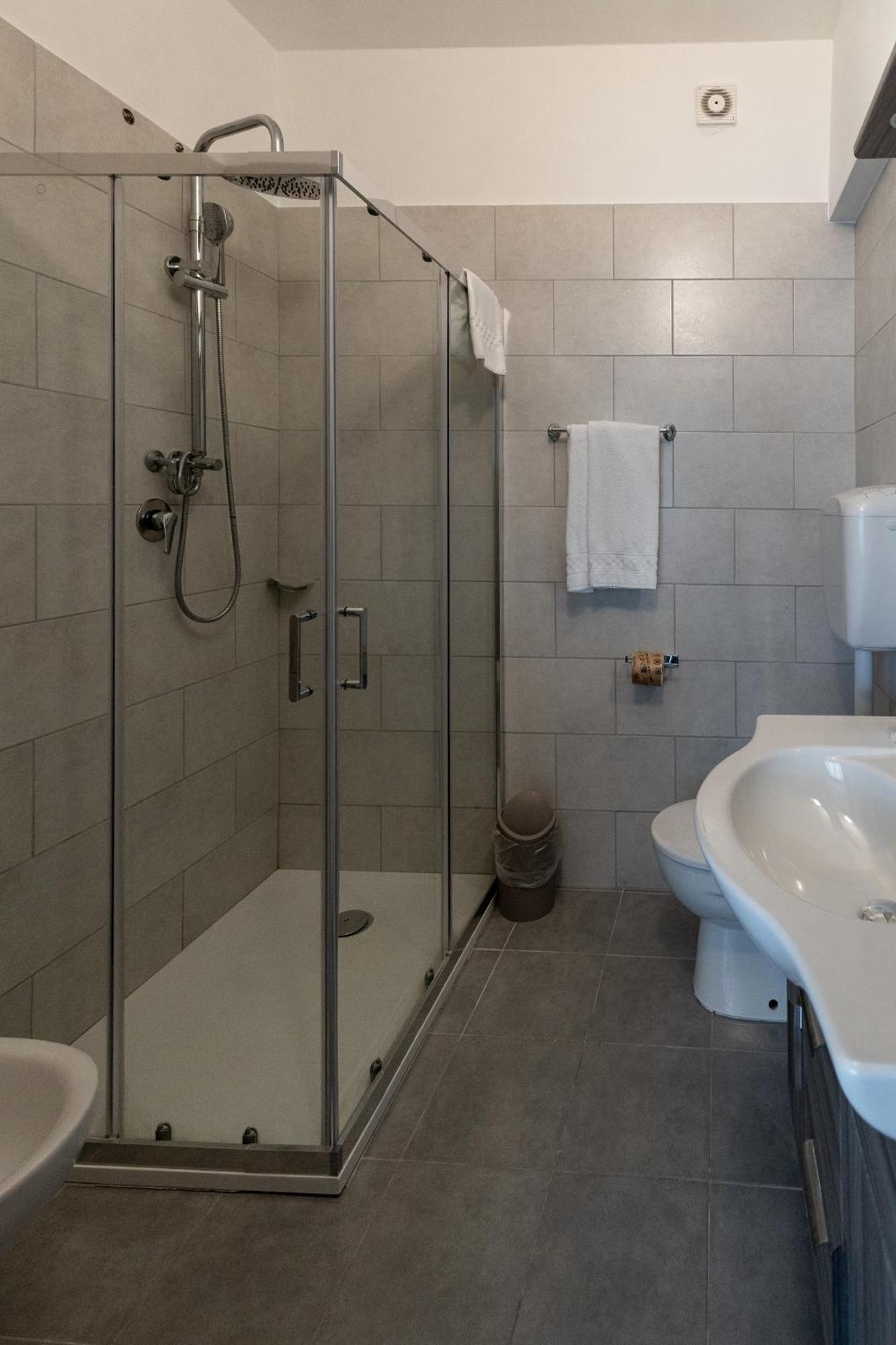 Hotel Giulietta E Romeo กาซาล ปาล็อกโก ภายนอก รูปภาพ