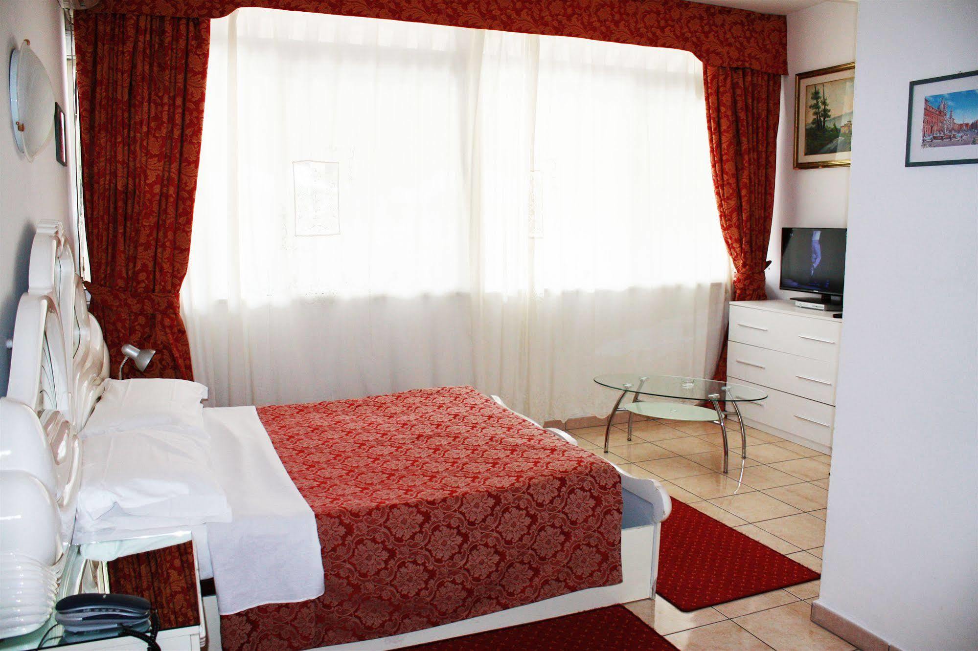 Hotel Giulietta E Romeo กาซาล ปาล็อกโก ภายนอก รูปภาพ