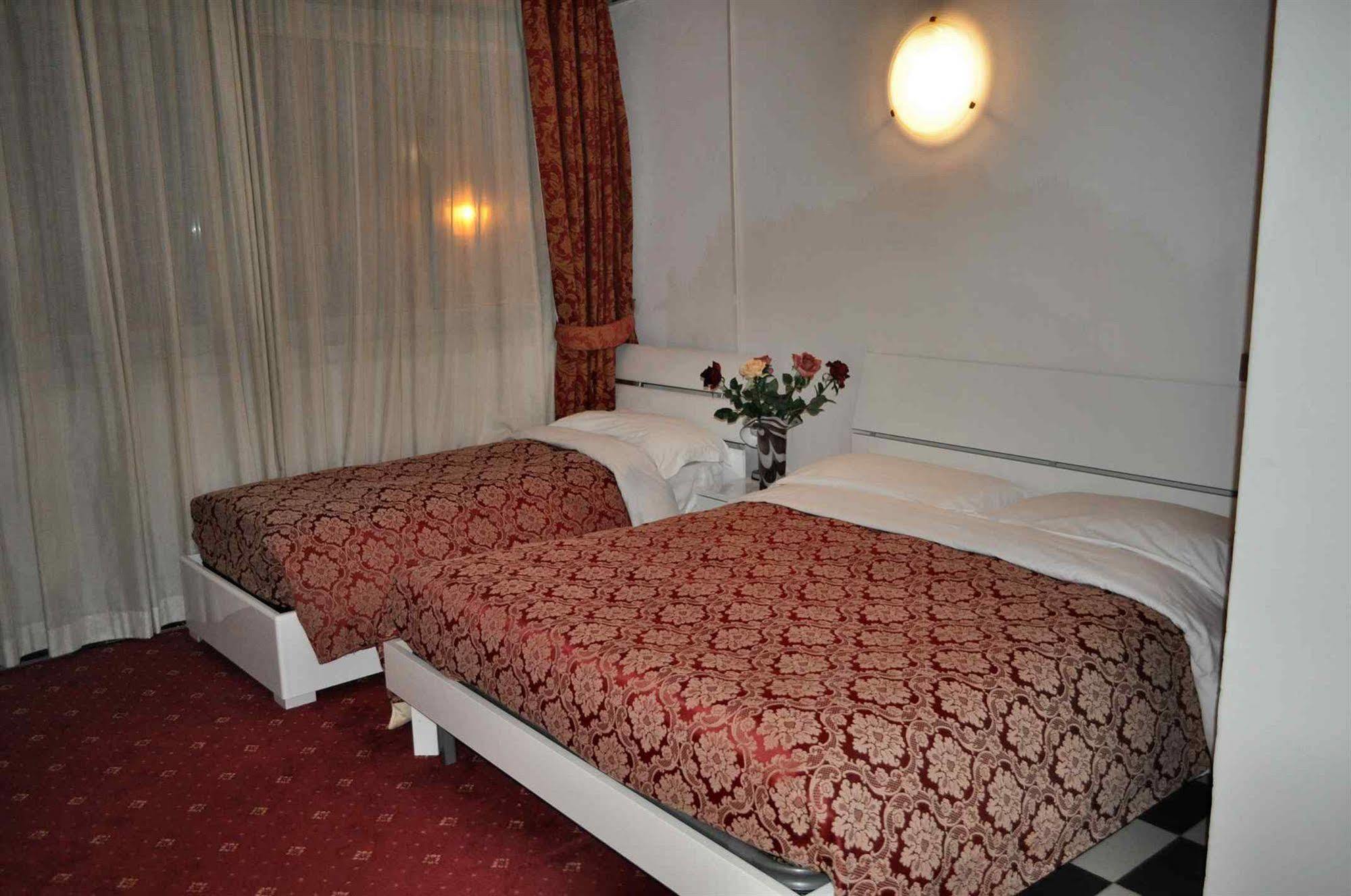 Hotel Giulietta E Romeo กาซาล ปาล็อกโก ภายนอก รูปภาพ