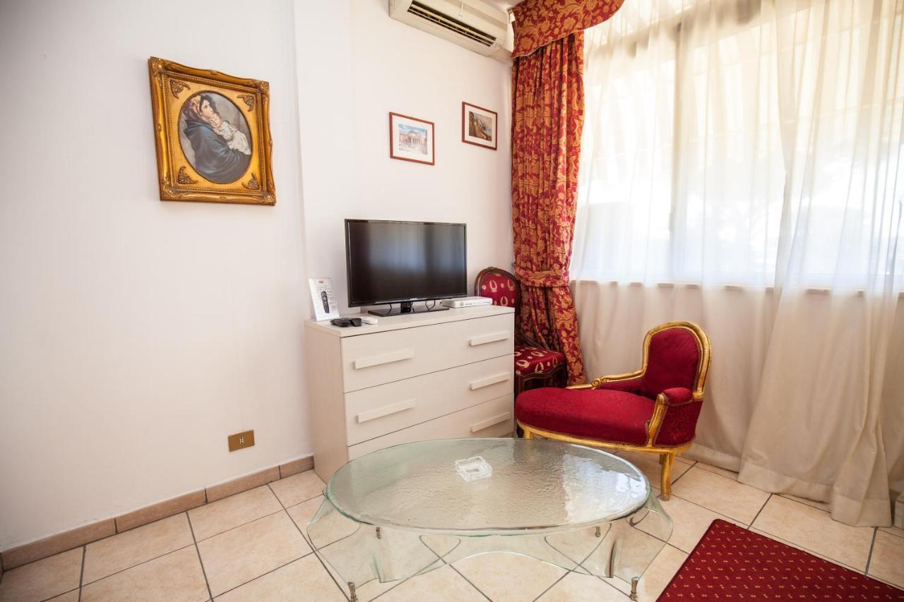 Hotel Giulietta E Romeo กาซาล ปาล็อกโก ภายนอก รูปภาพ